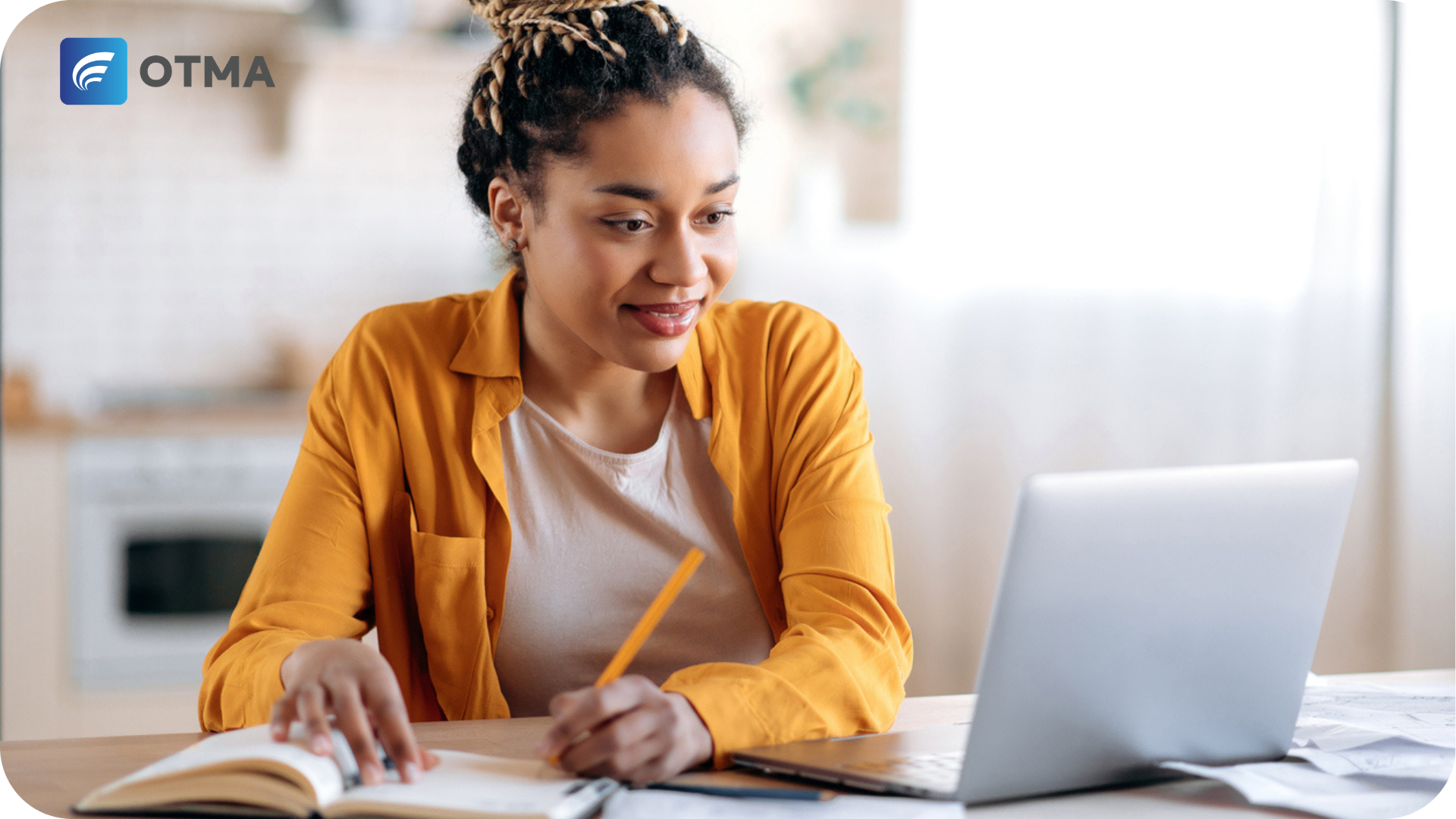 A young woman taking Leadership and Management Courses Online from the comfort of her home office
