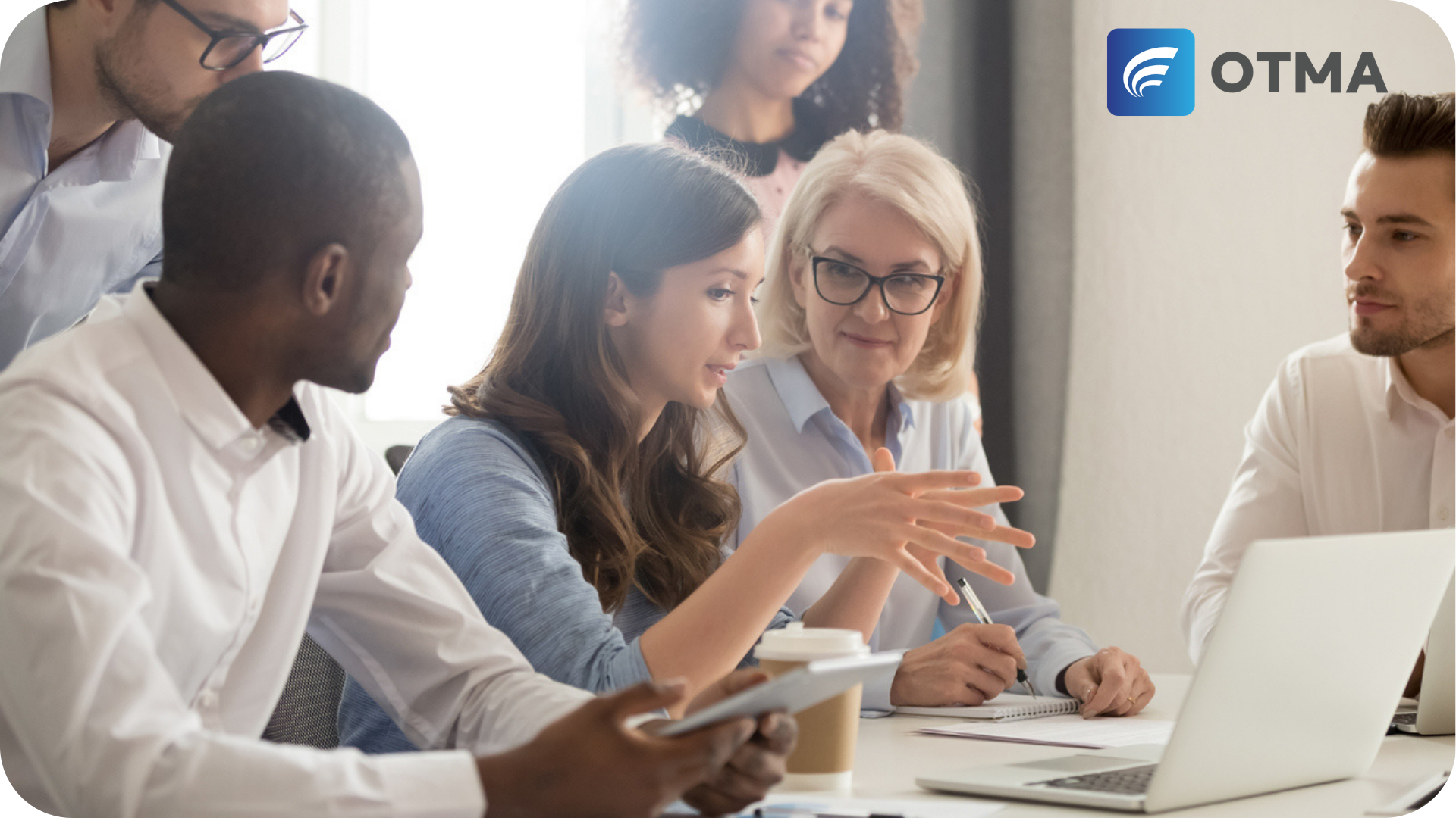 Apprenticeships for Adults: an apprentice adult surrounded by professionals. Learning on the job